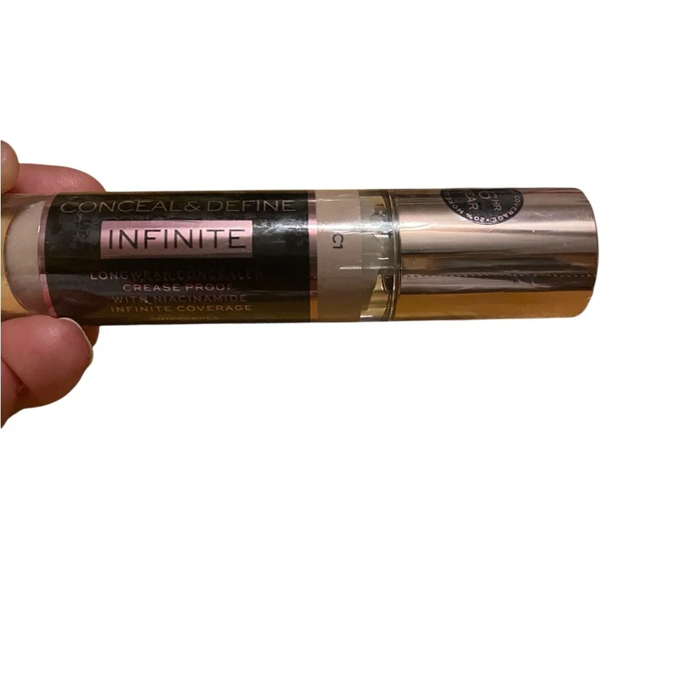 Makeup Revolution Conceal & Define Infinite Concealer - C1